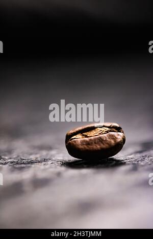 Grain de café macro, mélange torréfié avec saveur riche, meilleure boisson du matin et mélange de luxe Banque D'Images