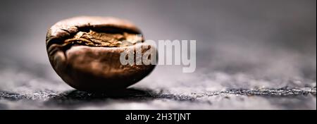 Grain de café macro, mélange torréfié avec saveur riche, meilleure boisson du matin et mélange de luxe Banque D'Images