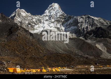 AMA Dablam (6812m) vu du camp de base.Solukhumbu, Népal. Banque D'Images