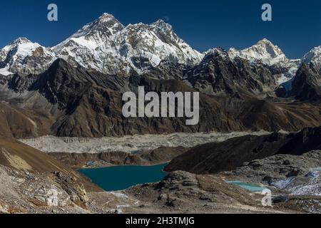 Vue de la route de Renjo la (5410m) vers l'est.Mt.Everest, Lhotse et Makalu, Gokyo, Gokyo Lake et le glacier Ngozumpa.Solde Banque D'Images