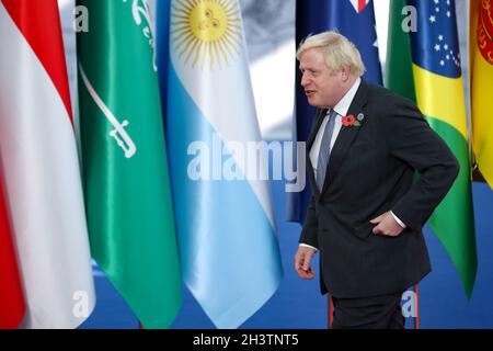 Rome, Italie.30 octobre 2021.(211030) -- ROME, 30 octobre 2021 (Xinhua) -- le Premier ministre britannique Boris Johnson arrive au Sommet des dirigeants du Groupe des vingt (G20) à Rome, Italie, le 30 octobre 2021.Le 16ème Sommet des dirigeants du G20 a débuté ici samedi.(Xinhua/Zhang Cheng) Credit: Xinhua/Alay Live News Banque D'Images
