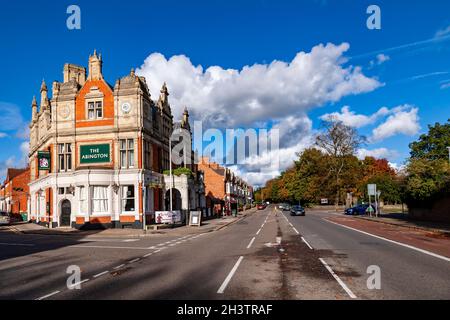 Northampton, Royaume-Uni, Météo.30 octobre 2021.Après une forte pluie matinale, le soleil est sorti après le déjeuner, apportant un ciel bleu et des températures plus chaudes.Crédit : Keith J Smith./Alamy Live News. Banque D'Images