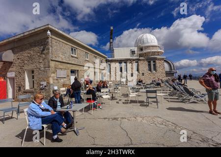 Pic du midi est un observatoire dans le Parc National des Pyrénées françaises.Il est accessible en téléphérique de la Mongie à une altitude de 2877 mètres. Banque D'Images