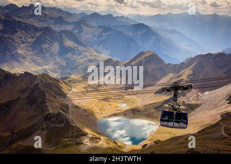 Pic du midi est un observatoire dans le Parc National des Pyrénées françaises.Il est accessible en téléphérique de la Mongie à une altitude de 2877 mètres. Banque D'Images