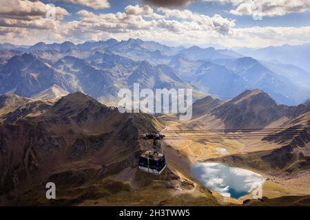 Pic du midi est un observatoire dans le Parc National des Pyrénées françaises.Il est accessible en téléphérique de la Mongie à une altitude de 2877 mètres. Banque D'Images