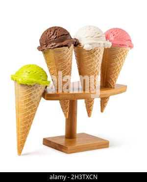 Cornet de gaufres à la crème glacée sur fond blanc Banque D'Images