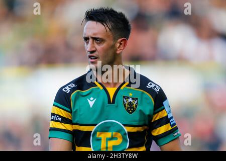 30 octobre 2021 ; Cinch Stadium à Franklin Gardens, Northampton, Angleterre ; Gallagher Premiership Rugby, Northampton Saints versus Leicester Tigers ; Alex Mitchell de Northampton Saints Banque D'Images