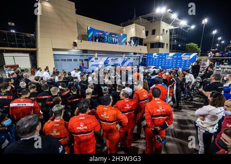 33 Keating Ben (usa), Pereira Dylan (lux), Fraga Felipe (BRA), TF Sport, Aston Martin Vantage AMR, podium pendant les 6 heures de Bahreïn, 5e manche du Championnat du monde d'endurance FIA 2021, FIA WEC, sur le circuit international de Bahreïn, du 28 au 30 octobre 2021 à Sakhir, Bahreïn - photo :Germain Hazard/DPPI/LiveMedia Banque D'Images