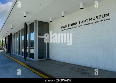 À l'extérieur du centre d'architecture et de design du musée d'art de Palm Springs, en Californie Banque D'Images