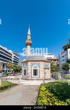 Mosquée Konak Yali à Izmir, Turquie.La mosquée a été construite au XVIIIe siècle et située dans le centre-ville de Konak d'Izmir Banque D'Images