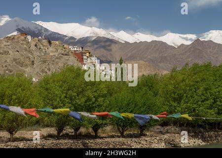 Monastère de Spilituk vu depuis le pont sur Indus Banque D'Images