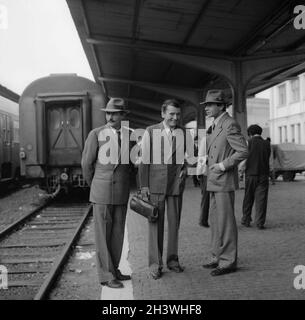 Les acteurs roumains Constantin Diplan, Ovidiu Iuliu Moldovan & Cornel Patrichi pendant le tournage du film 'Detasamentul Concordia' (1981), réalisateur Francisc Munteanu Banque D'Images