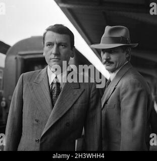 Les acteurs roumains Ovidiu Iuliu Moldovan & Constantin Diplan pendant le tournage de 'Detasamentul Concordia' (1981), réalisateur Francisc Munteanu Banque D'Images