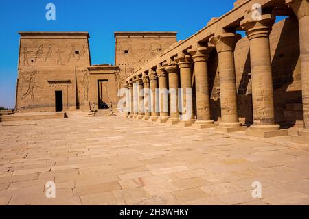 Magnifique architecture et colonnes en pierre du Temple de Philae, gouvernorat de la Mer Rouge, Egypte 2019 Banque D'Images