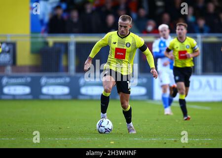 Envirovent Stadium, Harrogate, Angleterre - 30 octobre 2021 Alex Pattison (16) de Harrogate - pendant le jeu Harrogate v Bristol Rovers, EFL League 2, 2021/22, au Envirovent Stadium, Harrogate, Angleterre - 30 octobre 2021 crédit: Arthur Haigh/WhiteRosePhotos/Alay Live News Banque D'Images