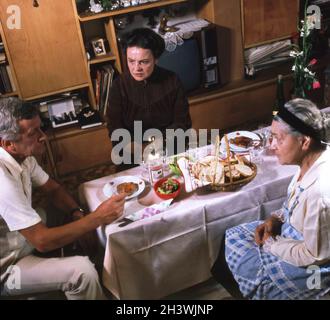 Scène lors du tournage du film roumain « Fata morgana » (1981), réalisateur Elefterie Voiculescu.Acteurs Mihai Paladescu et Elena Sereda. Banque D'Images