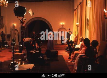 Acteurs et équipage pendant le tournage du film roumain 'Serata' (1971), réalisateur Malvina Ursianu Banque D'Images