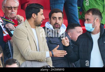 Sami et Denny Khedira frères de Rani Khedira, Union Berlin 8 dans le match 1.FC UNION BERLIN - FC BAYERN MUENCHEN 1.Ligue allemande de football le 30 octobre 2021 à Berlin, Allemagne.Saison 2021/2022, match jour 10, 1.Bundesliga, FCB, München,10.balise Spieltag.© Peter Schatz / Alamy Live News - LE RÈGLEMENT DFL INTERDIT TOUTE UTILISATION DE PHOTOGRAPHIES comme SÉQUENCES D'IMAGES et/ou QUASI-VIDÉO - Banque D'Images