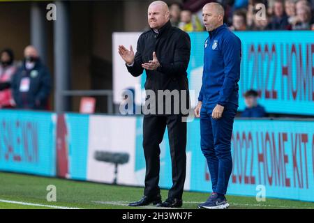 Sean Dyche, responsable de Burnley, lors du match de la Premier League entre Burnley et Brentford à Turf Moor, Burnley, Angleterre, le 30 octobre 2021.Photo de Mike Morese.Utilisation éditoriale uniquement, licence requise pour une utilisation commerciale.Aucune utilisation dans les Paris, les jeux ou les publications d'un seul club/ligue/joueur.Crédit : UK Sports pics Ltd/Alay Live News Banque D'Images