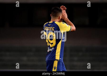 Vérone, Italie.30 octobre 2021.Giovanni Simeone de Hellas Verona réagit pendant la série Un match de football 2021/2022 entre Hellas Verona et Juventus FC au stade Marcantonio Bentegodi de Vérone (Italie), le 30 octobre 2021.Photo Federico Tardito/Insidefoto Credit: Insidefoto srl/Alay Live News Banque D'Images