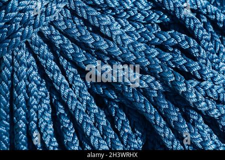 Gros plan de la texture d'une corde bleue épaisse. Banque D'Images