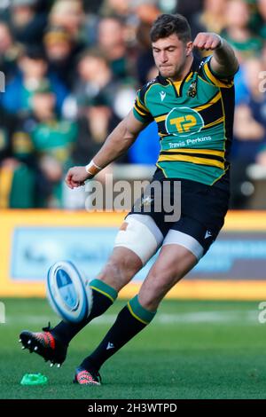 30 octobre 2021 ; Cinch Stadium at Franklin Gardens, Northampton, Angleterre ; Gallagher Premiership Rugby, Northampton Saints versus Leicester Tigers ; James Grayson of Northampton Saints Banque D'Images