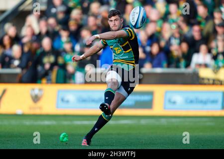 30 octobre 2021 ; Cinch Stadium at Franklin Gardens, Northampton, Angleterre ; Gallagher Premiership Rugby, Northampton Saints versus Leicester Tigers ; James Grayson of Northampton Saints Banque D'Images