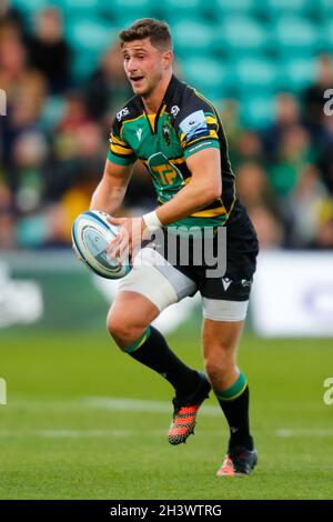 30 octobre 2021 ; Cinch Stadium at Franklin Gardens, Northampton, Angleterre ; Gallagher Premiership Rugby, Northampton Saints versus Leicester Tigers ; James Grayson of Northampton Saints Banque D'Images