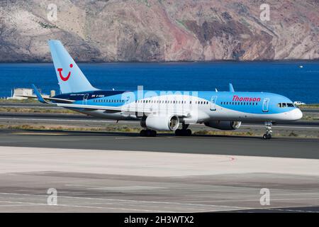 Las Palmas, Espagne - 28 novembre 2015: TUI TUIfly avion passager à l'aéroport.Planifier un vol.Aviation et aéronefs.Transport aérien.Int. Global Banque D'Images