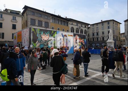 Lucca Comics and Games 2021, la ville de Lucca et ses places sont de retour à remplir grâce à la foule des passionnés de BD et les Lucca Comics and Games, dans la foule photo des personnes dans la rue pour l'événement comique. Banque D'Images