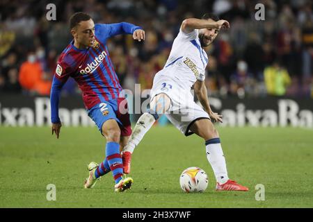 Barcelone, Espagne.30 octobre 2021.Barcelone, Espagne, 30 octobre 2021: Sergio Dest (2 FC Barcelone) pendant, LaLiga Santander match entre Barcelone et Alaves au stade Camp Nou à Barcelone, Espagne.Rama Huerta/SPP crédit: SPP Sport presse photo./Alamy Live News Banque D'Images