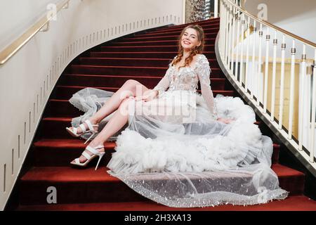 Leipzig, Allemagne.30 octobre 2021.Klaudia Giez vient au 26e bal de l'Opéra de Leipzig sous la devise « Joy of Beautiful Gods ».En raison de la pandémie de Corona, l'événement a dû être annulé l'année dernière.Crédit : Gerald Matzka/dpa/Alay Live News Banque D'Images