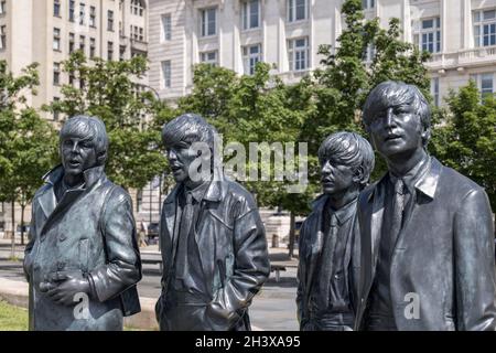 LIVERPOOL, Royaume-Uni - 14 JUILLET : Statue des Beatles à Liverpool, Angleterre, le 14 juillet 2021 Banque D'Images