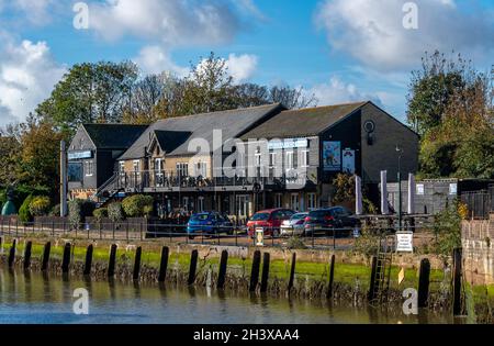 Les bargemans reposent maison publique sur le port de newport sur l'île de wight. Maison publique à newport isle of wight. Pub à newport IOW Royaume-Uni. Banque D'Images