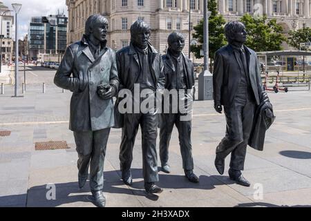 LIVERPOOL, Royaume-Uni - 14 JUILLET : Statue des Beatles à Liverpool, Angleterre, le 14 juillet 2021 Banque D'Images