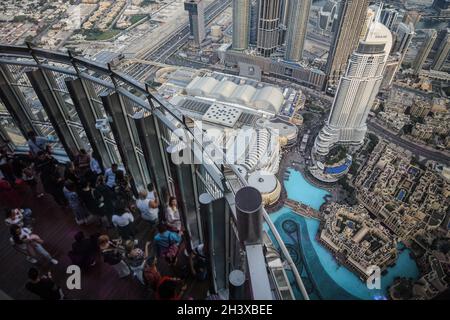 Vue de Dubaï depuis la terrasse d'observation de Burj Khalifa Banque D'Images