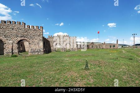 Anciens entrepôts militaires dans la ville de Sarikamis, province de Kars, Turquie Banque D'Images