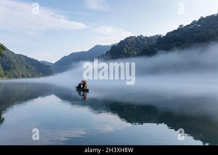 Magnifique le petit paysage de la rivière Dongjiang tôt le matin Banque D'Images