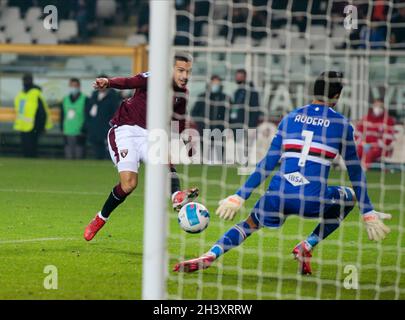 Simone Verdi (Torino FC) pendant le championnat italien Serie Un match de football entre Torino FC et UC Sampdoria le 30 octobre 2021 au stade Olimpico Grande Torino à Turin, Italie - photo Nderim Kacili / DPPI Banque D'Images