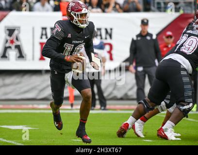 Philadelphie, Pennsylvanie, États-Unis.30 octobre 2021.30 octobre 2021, Philadelphie PA- QB d'WAN MATHIS de Temple (18) en action à Lincoln Financial Field PA (Credit image: © Ricky Fitchett/ZUMA Press Wire) Banque D'Images