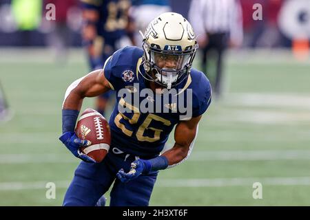 Atlanta, Géorgie.30 octobre 2021.Malik Rutherford de Georgia Tech (26) en action pendant le match de football de la NCAA avec les vestes jaunes Georgia Tech et les Virginia Tech Hokies, joué au Bobby Dodd Stadium sur le campus de Georgia Tech à Atlanta, en Géorgie.Cecil Copeland/CSM/Alay Live News Banque D'Images