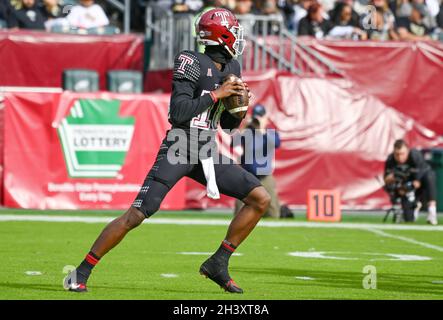 Philadelphie, Pennsylvanie, États-Unis.30 octobre 2021.30 octobre 2021, Philadelphie PA- QB d'WAN MATHIS de Temple (18) en action à Lincoln Financial Field PA (Credit image: © Ricky Fitchett/ZUMA Press Wire) Banque D'Images