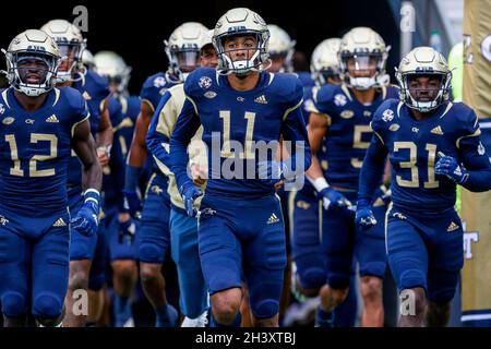 Atlanta, Géorgie.30 octobre 2021.Kevin Harris (11) de Georgia Tech avant le match de football de la NCAA avec les Georgia Tech Yellow Jackets et les Virginia Tech Hokies, joué au Bobby Dodd Stadium sur le campus de Georgia Tech à Atlanta, en Géorgie.Cecil Copeland/CSM/Alay Live News Banque D'Images