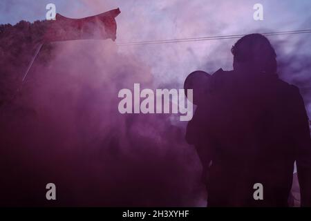 Rome, Italie.30 octobre 2021.Les gens manifestent lors du sommet du G20 à Rome, en Italie, le 30 octobre 2021.Crédit: ALEXANDROS MICHAILIDIS/Alamy Live News Banque D'Images