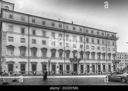 ROME - Le 18 novembre : Façade de Palais Chigi, bâtiment emblématique dans le centre de Rome, Italie, le 18 novembre 2018. C'est la résidence officielle du premier Mini Banque D'Images