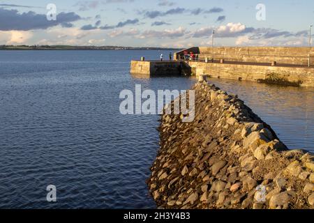 30 octobre 2021 la jetée et le port pittoresques du village isolé de Ballyhalbert sur la péninsule d'Ards dans le comté de Down, en Irlande du Nord sur une île fine Banque D'Images