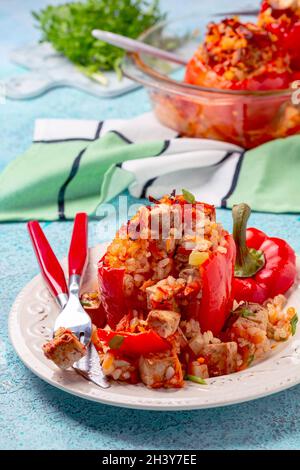 Poivrez avec du tofu et des légumes. Banque D'Images