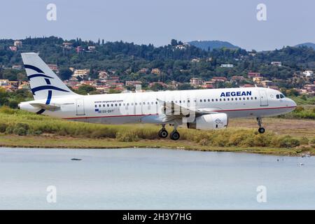 Aegean Airlines Airbus A320 aéroport de Corfou en Grèce Banque D'Images