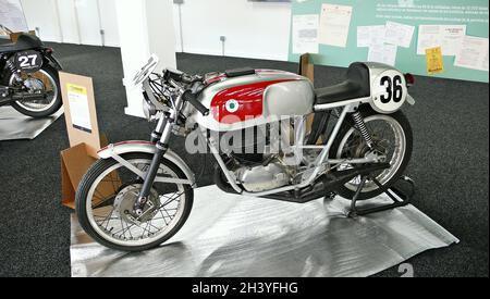 Ossa 230-1967 dans l'exposition des 24 heures de motocyclistes de Montjuic à Barcelone, Catalogne, Espagne Banque D'Images