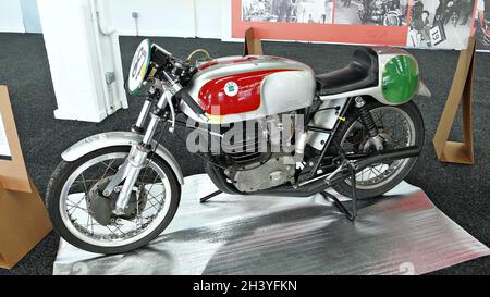 Ossa 230-1968 dans l'exposition des 24 heures de motocyclistes de Montjuic à Barcelone, Catalogne, Espagne Banque D'Images